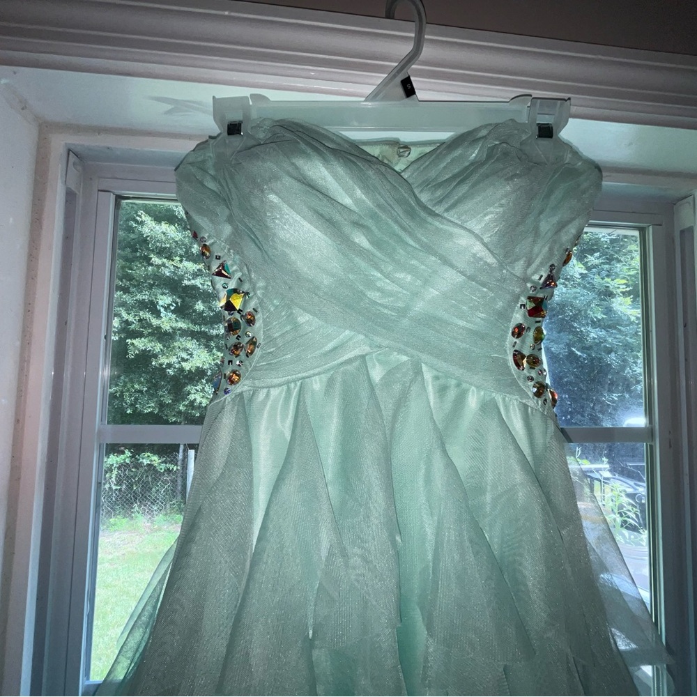 Selling old prom dress